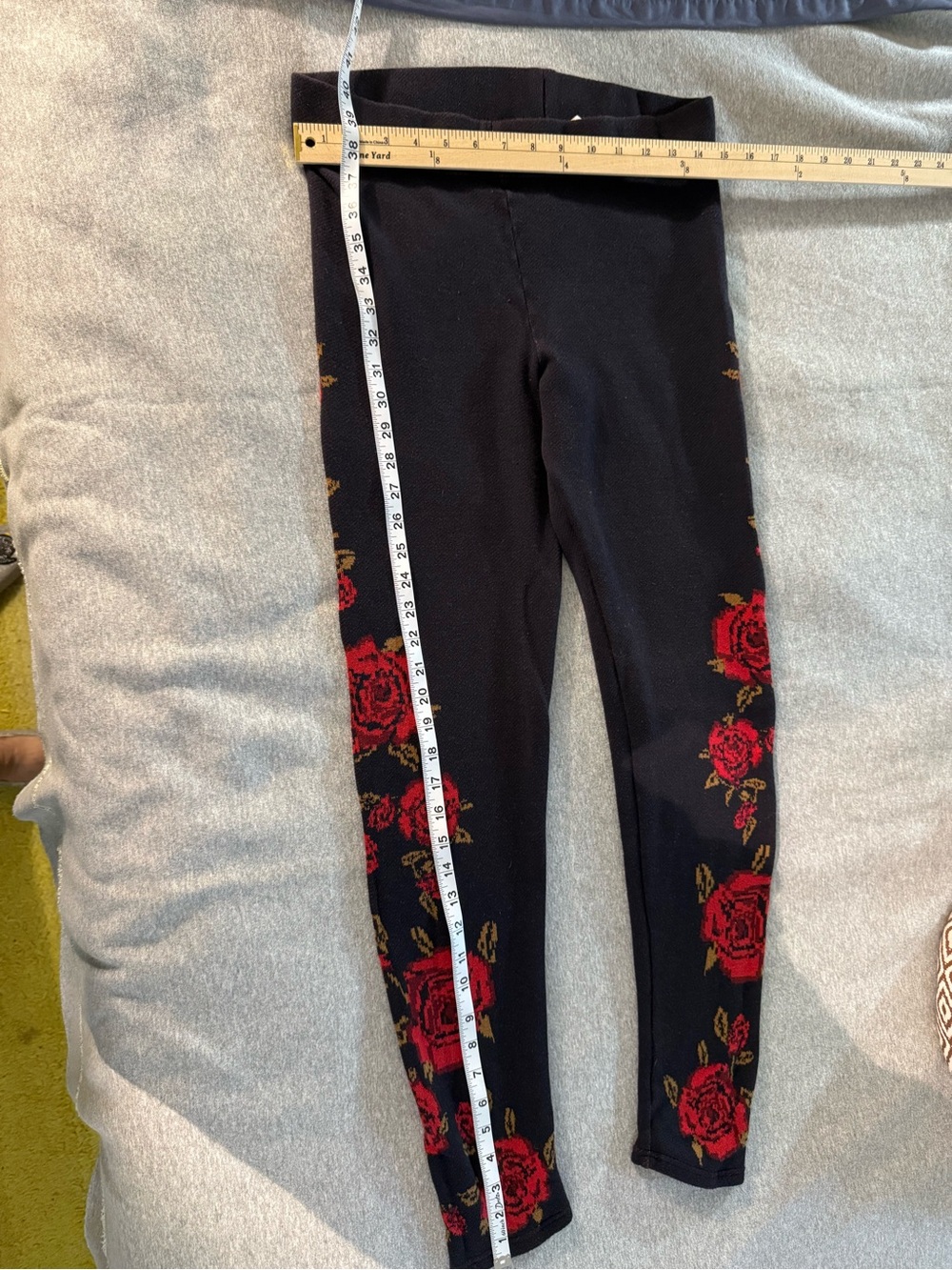 Free People knitted Black Leggings with Red Rose Print Size Medium